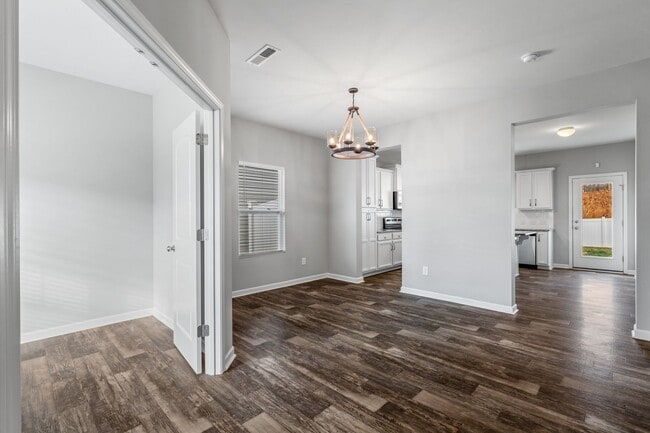 Building Photo - Newer Home in Reedy Fork, SS Appliance, Granite Counter-tops, Island, Office, Den, FP, Loft, Gara...