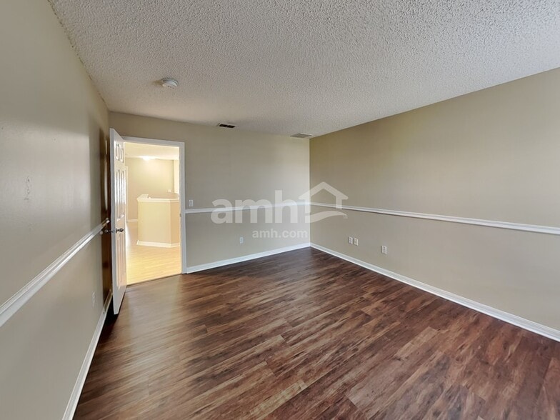 Building Photo - 8857 Palisades Beach Ave