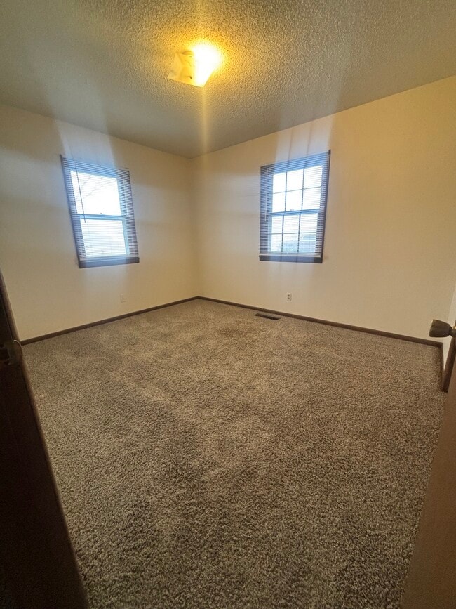 Building Photo - 316 E 2nd St