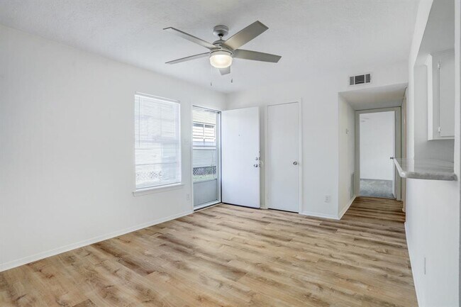Building Photo - 606 Enid St
