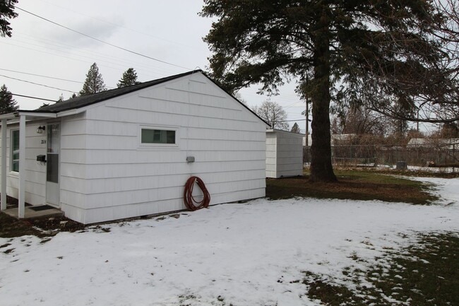 Building Photo - 3514 W Broad Pl