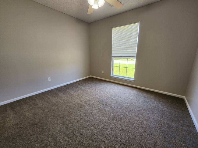 Building Photo - 366 Hickory Grove St