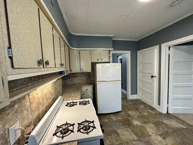 Building Photo - 60 Wallis Ave