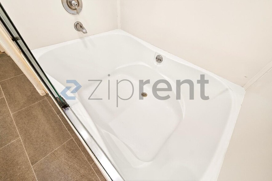 Building Photo - 13075 Pacific Promenade