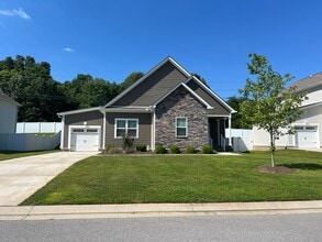 Building Photo - 12 Sycamore Ridge W