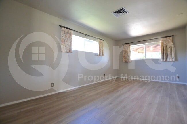 Building Photo - 1930 E Solano Dr