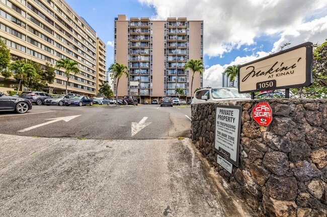 Building Photo - Discover Your Ideal Home in the Heart of T...