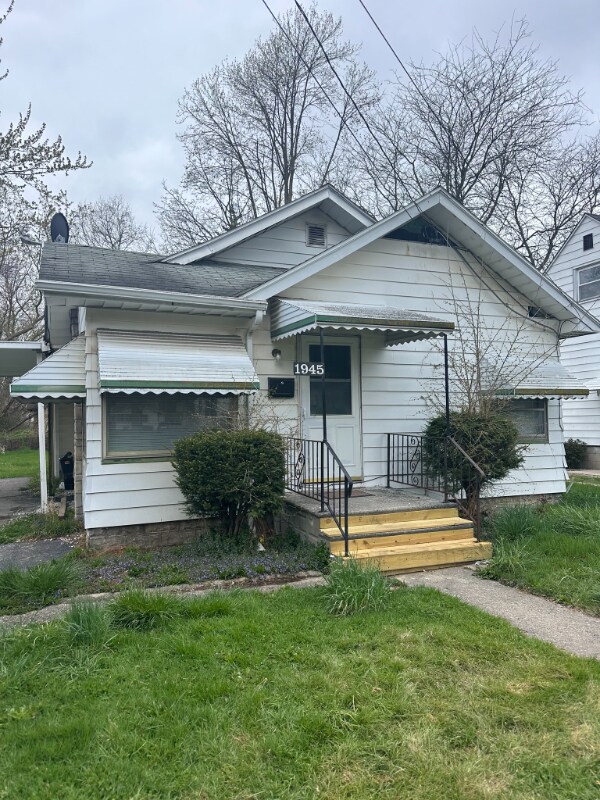 Building Photo - 1945 Owen St