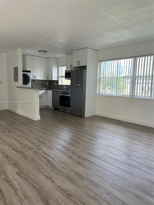 Building Photo - 515 SE 9th St