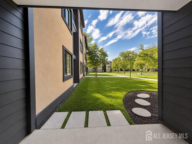 Building Photo - 2112 Sayre Dr