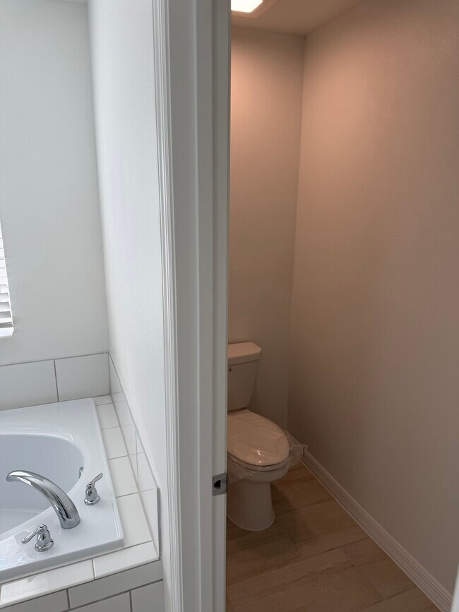 Building Photo - 10837 Littleton Isle Dr