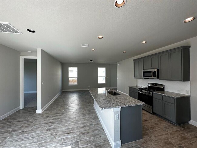 Building Photo - 109 Riverhill Dr