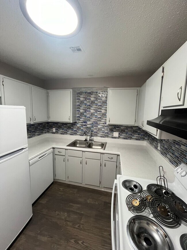 Building Photo - 6 SW 69th St
