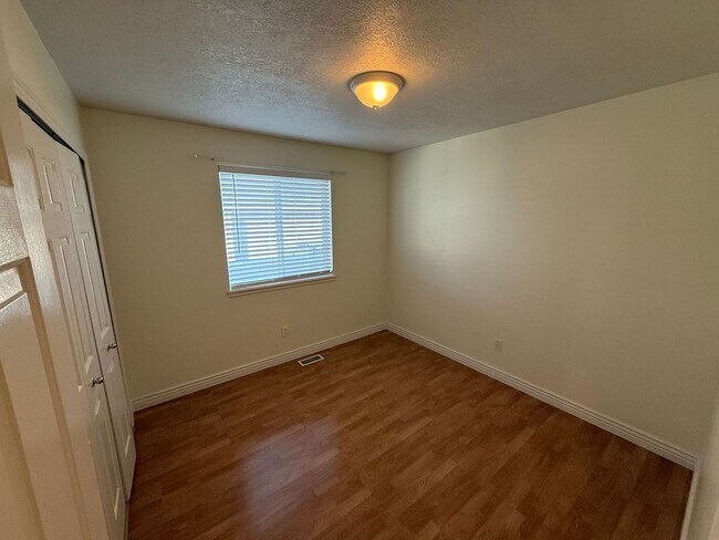 Building Photo - 5 Bedroom Home in Herriman; 2700 sq ft; Open Floor Plan