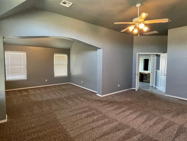 Building Photo - Large 3 Bed 3 Bath Home with an Office in ...