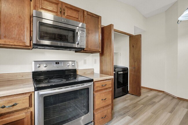 Building Photo - 6376 Chantilly Pl