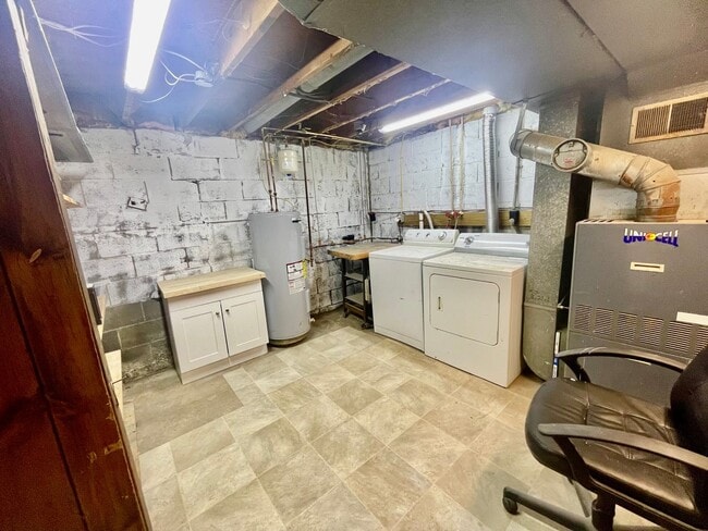 Building Photo - MUST SEE! 3 Bed 1 Bath Aliquippa PA