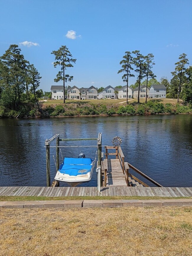 Building Photo - BRIDGEPORT