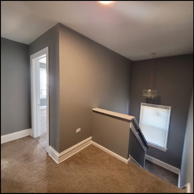 Building Photo - Single Family Home 4  beds 1.5 bath FOR RENT!