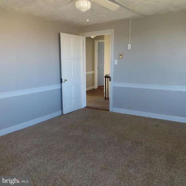 Building Photo - 1410 Gillan Dr