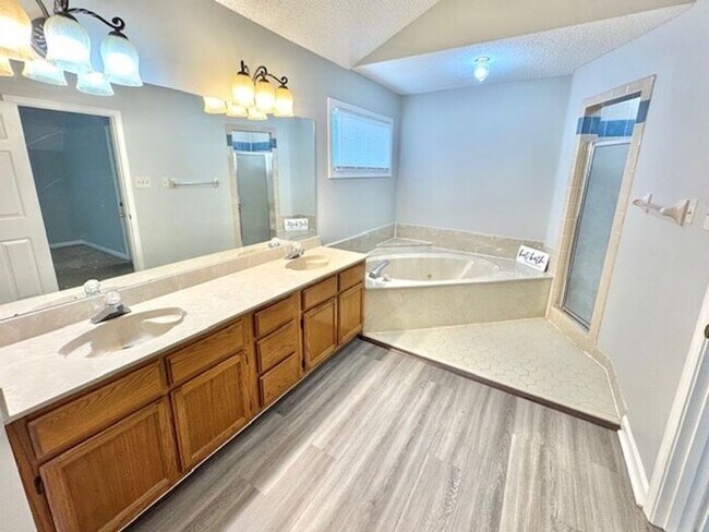 Building Photo - Available Now! 3-bedroom 2.5 bath home 1,8...