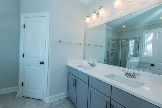 Building Photo - Beautiful Oyster Point Townhome - Mt. Plea...