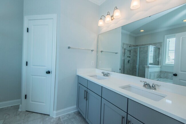 Building Photo - Beautiful Oyster Point Townhome - Mt. Pleasant