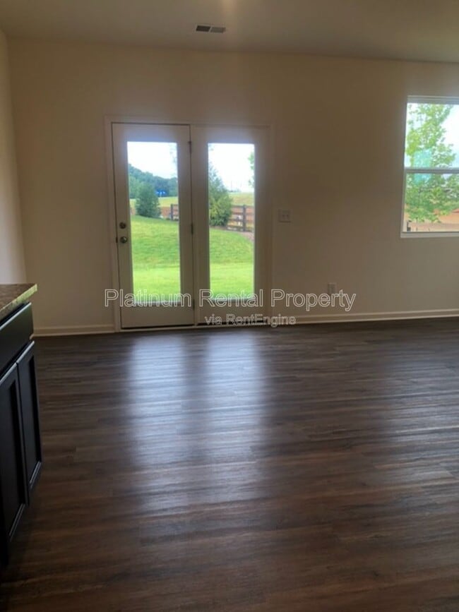 Building Photo - 202 Grand Central Wy