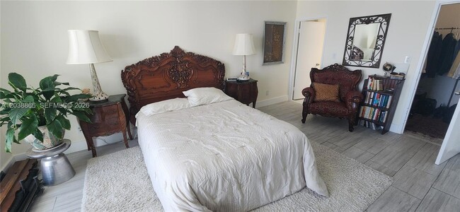 Building Photo - 5401 Collins Ave