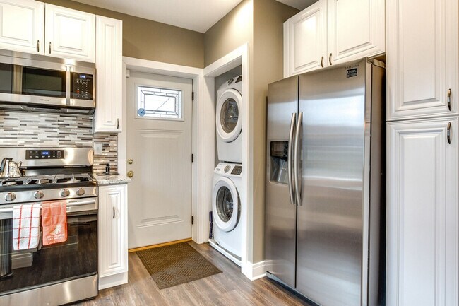 Building Photo - 1540 Fowler Ave