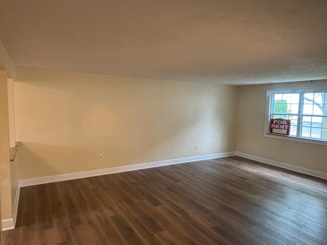 Building Photo - 32A Chestnut Ct