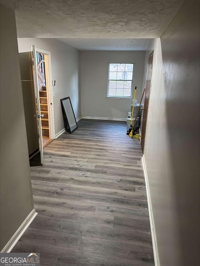 Building Photo - 1744 Vauxhall Dr