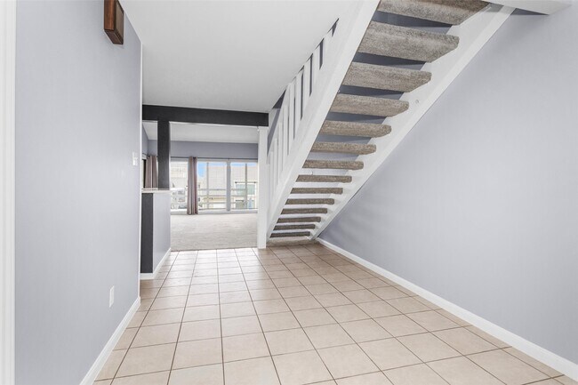 Building Photo - 50 April Point Dr S