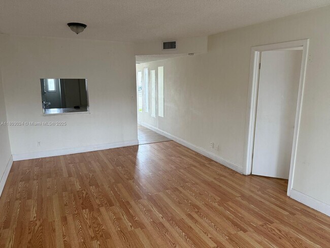 Building Photo - 7960 N Colony Cir