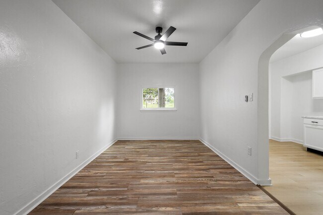 Building Photo - Stunning 3 bedroom home in Pittsburgh avai...