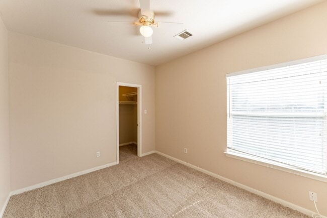Building Photo - 2825 Southampton Way
