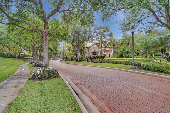 Building Photo - 8876 Sandy Crest Ln