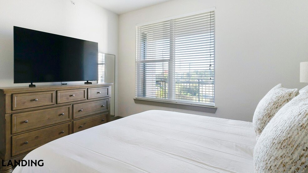 Building Photo - 300 Enclave Dr