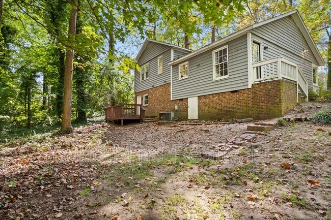 Building Photo - 305 Golf Course Dr