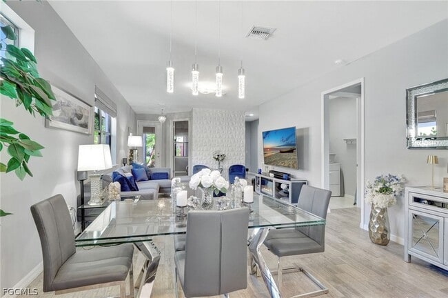 Building Photo - 10908 Clarendon St