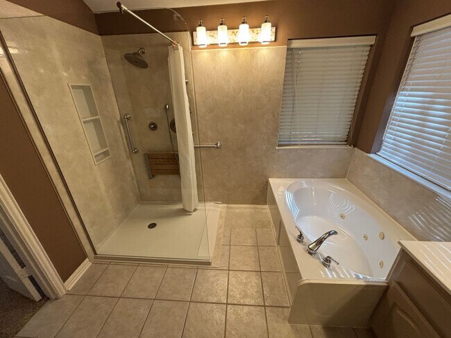 Building Photo - Great Flower Mound Location!