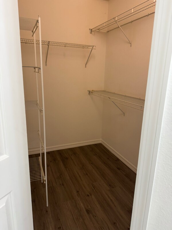 Building Photo - 833 Greenleaf Cir