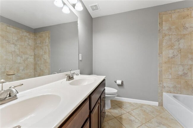 Building Photo - 3803 Manor View