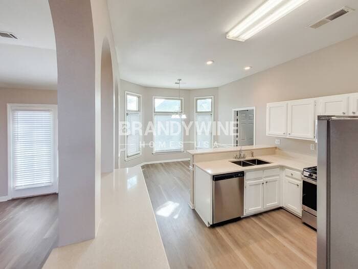 Building Photo - 8301 Meadow Vale Dr