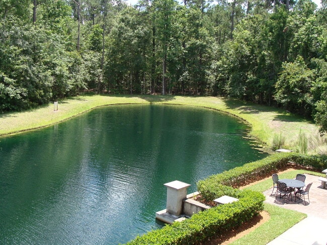 Building Photo - 3 bedroom 2 bath furnished condo