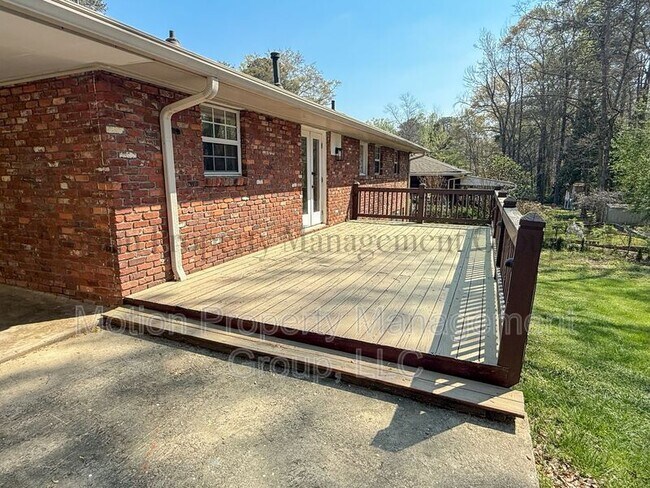 Building Photo - 2502 Little John Trail SE