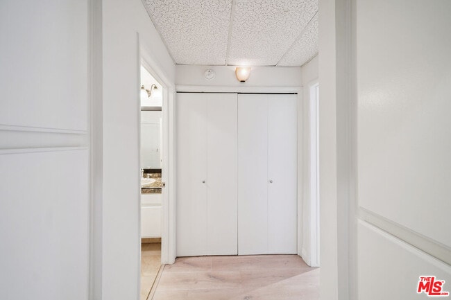 Building Photo - 8865 Alden Dr