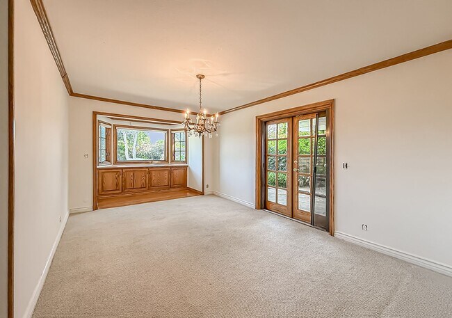 Building Photo - Calabasas 4BR w/pool + spa, views, solar panels + ALL appliances!