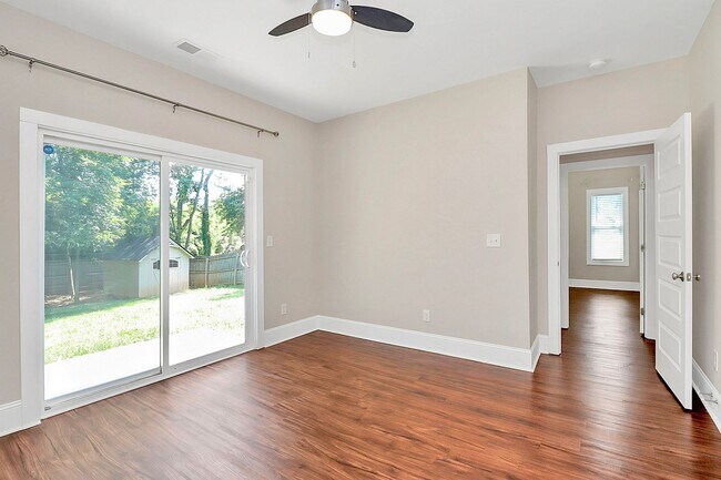 Building Photo - Newer Build Single Family in Washington Heights!