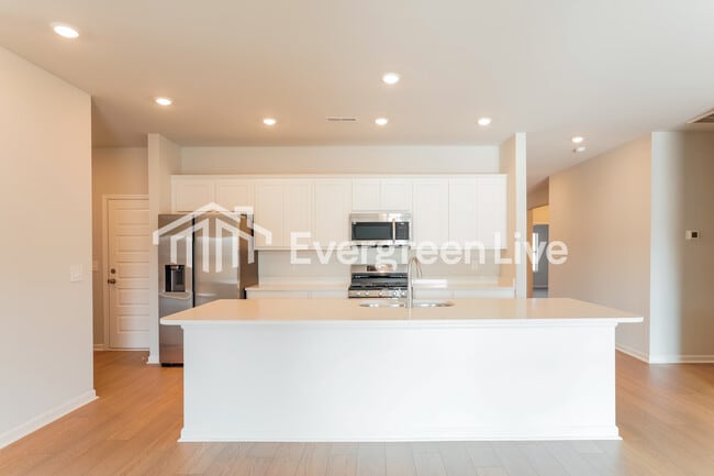 Building Photo - 100 Chain Bridge Circle